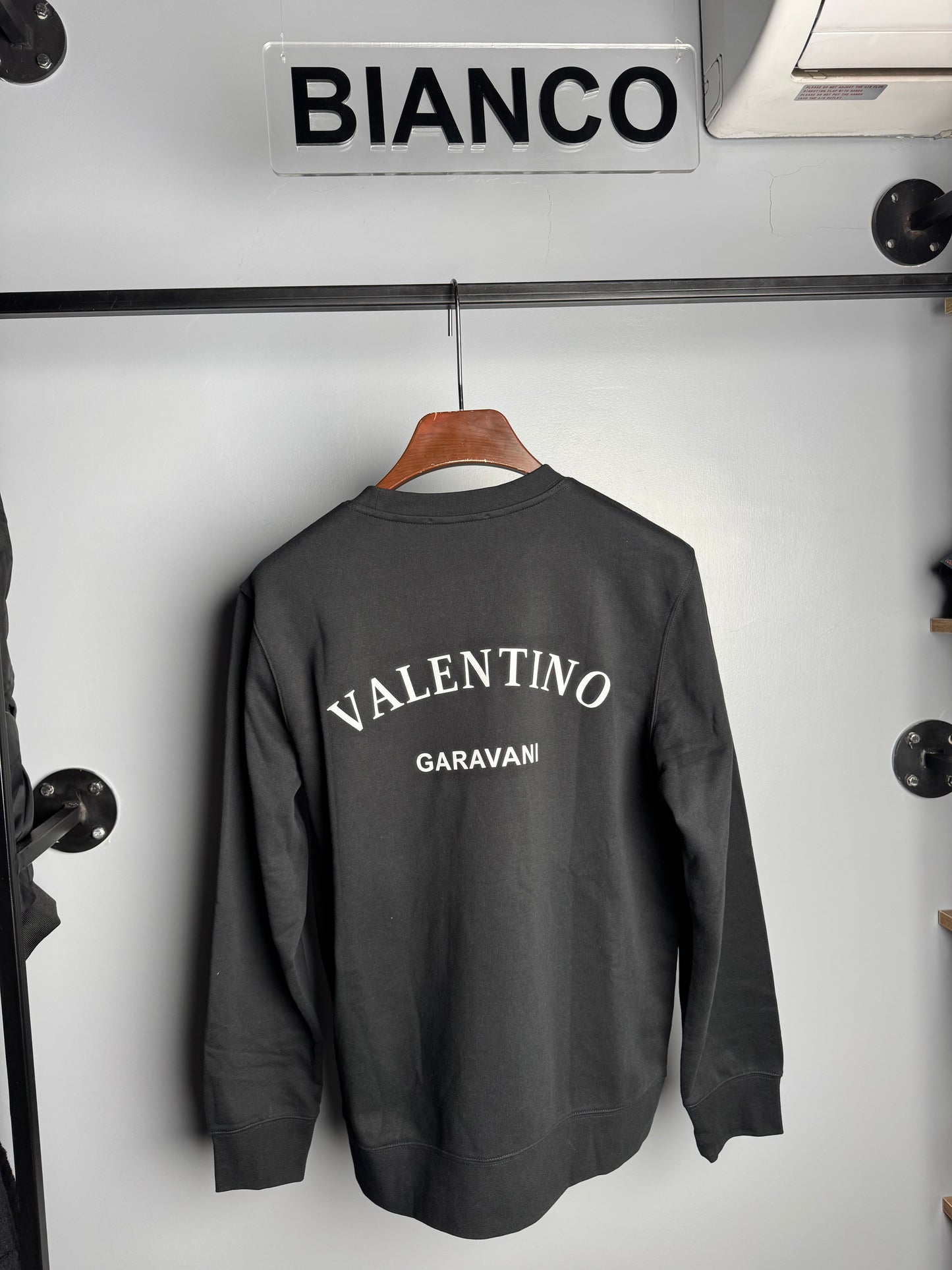 Valentino Classic Logo Tee –black