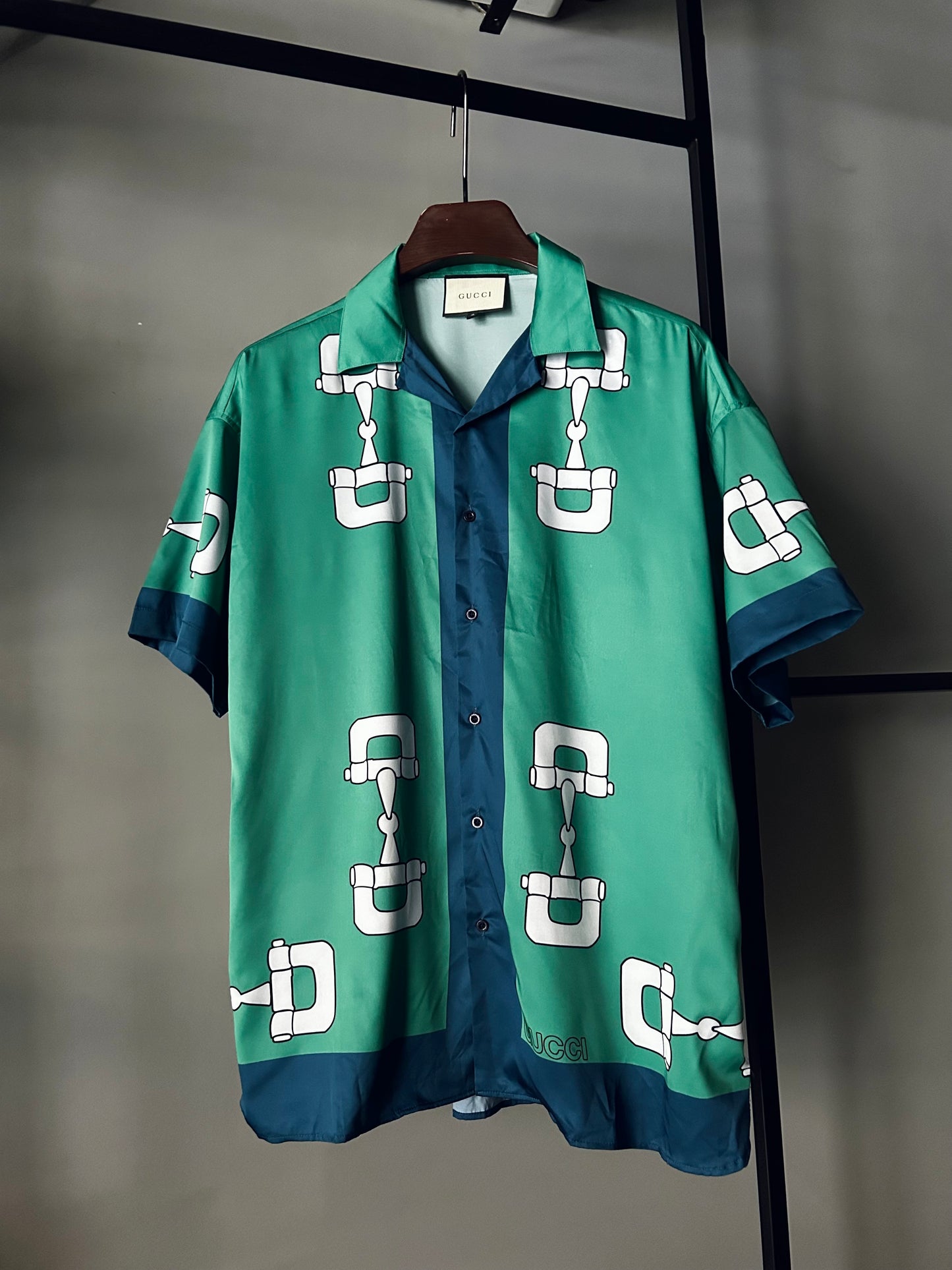 GUCCI Men's Green Camp-collar Printed Silk-satin Shirt