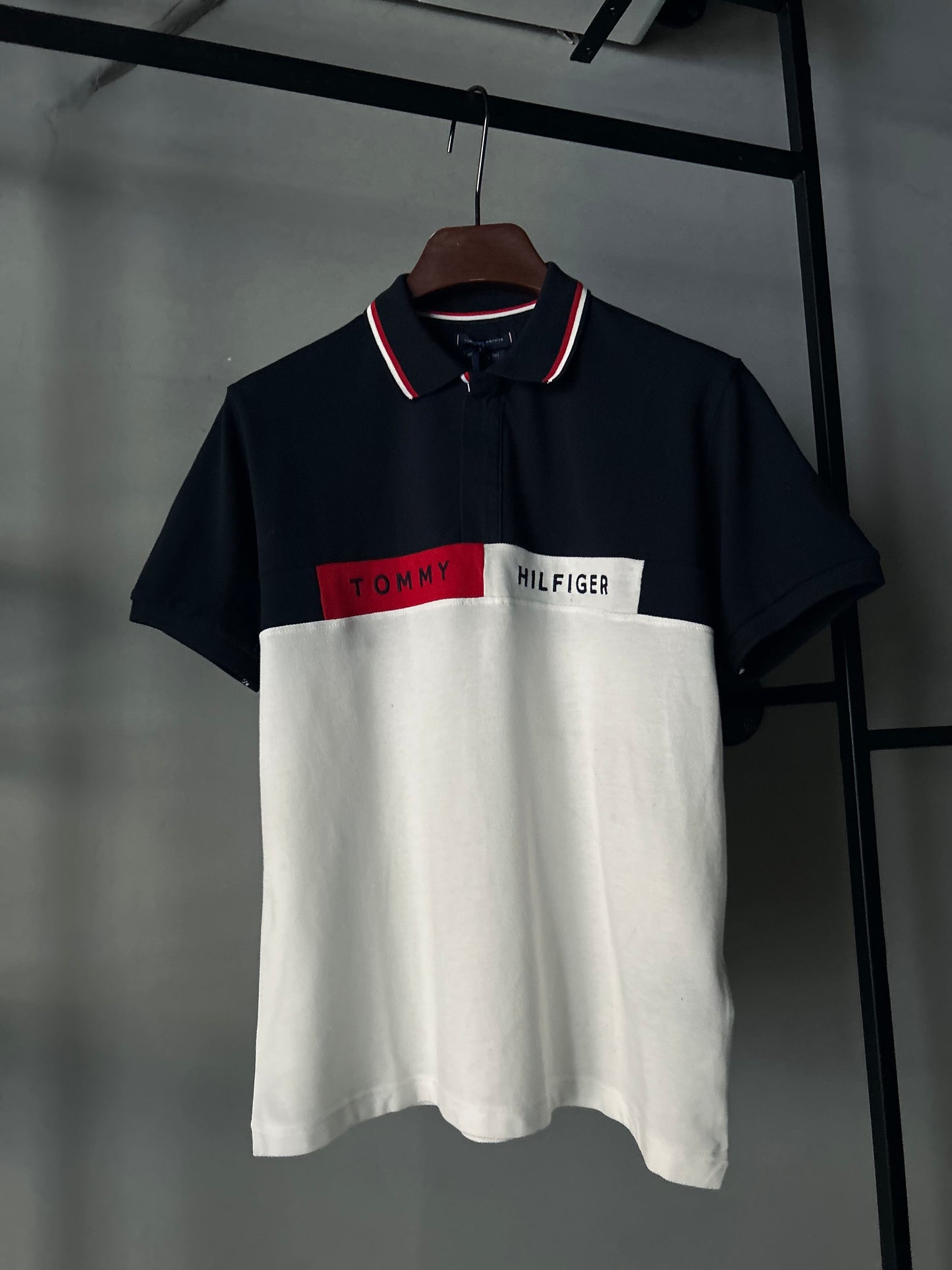 TOMMY HILFIGER ADAPTIVE MENS SLIM FIT COLORBLOCK POLO