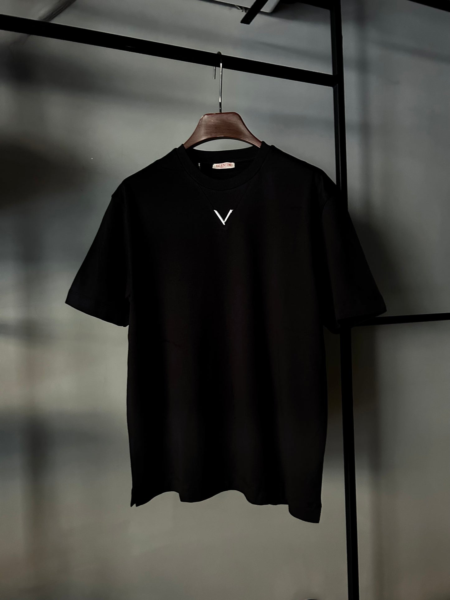 VALENTINO V Metal Logo T-shirt Black