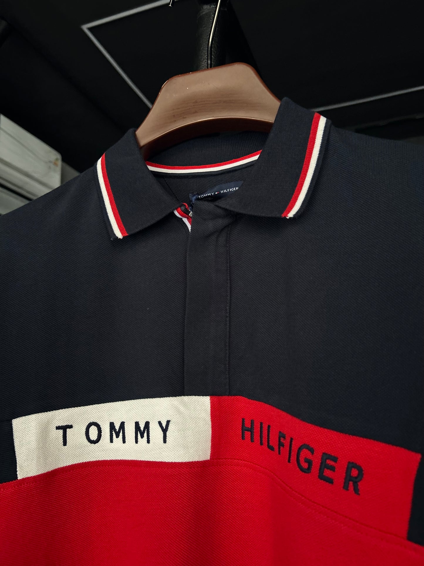 TOMMY HILFIGER ADAPTIVE MENS SLIM FIT COLORBLOCK POLO