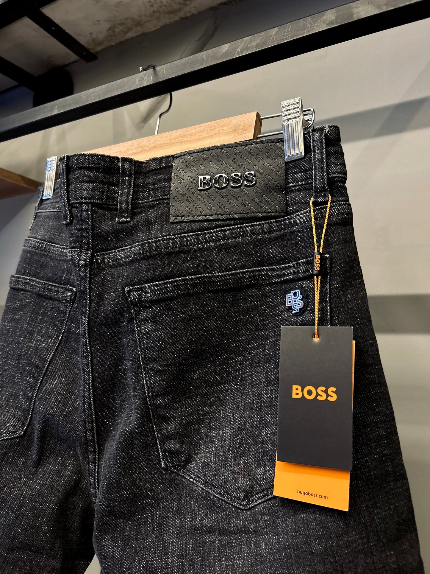 BOSS REGULAR-FIT JEANS IN BLACK PERFORMANCE-STRETCH KNITTED DENIM