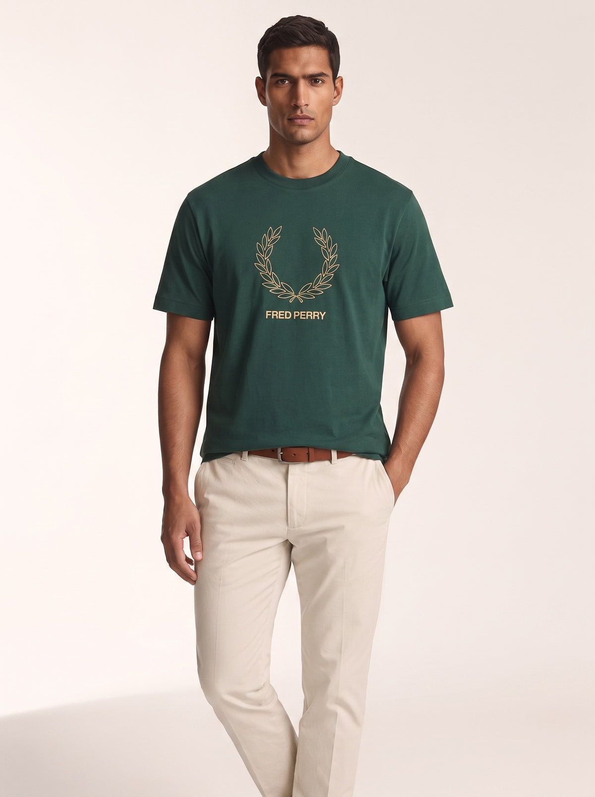 MODEL·FRED PERRY — Logo T-Shirt — Green