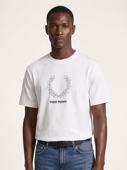 MODEL·FRED PERRY — Logo T-Shirt — White