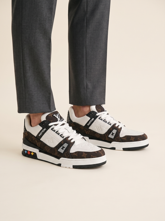 MODEL·LOUIS VUITTON — Trainer Sneaker — White Monogram