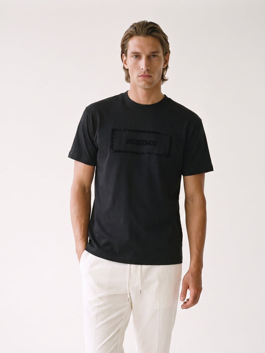 MODEL·JACQUEMUS — Le Gros Grain Tshirt Black