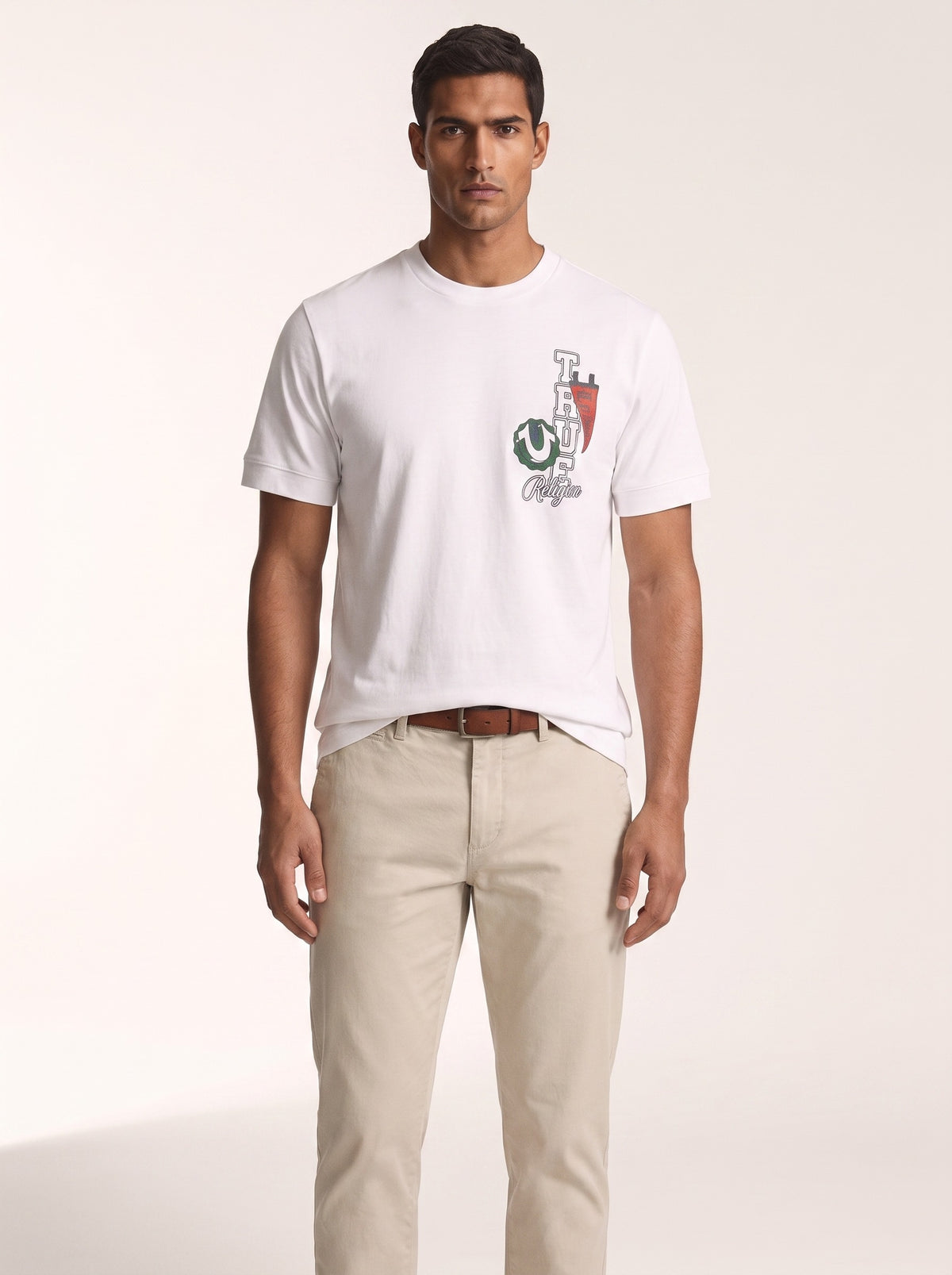 MODEL·TRUE RELIGION — Global Cities Graphic White T-Shirt