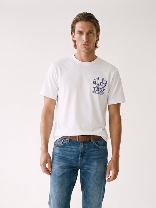 MODEL·TRUE RELIGION — Regal Crest Graphic White T-Shirt
